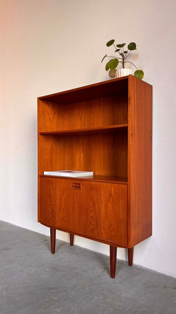 
                  
                    Vintage boekenkast met klep teak - LOUI.STORE
                  
                