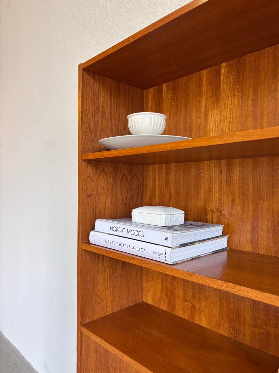 
                  
                    Vintage boekenkast met klep teak - LOUI.STORE
                  
                