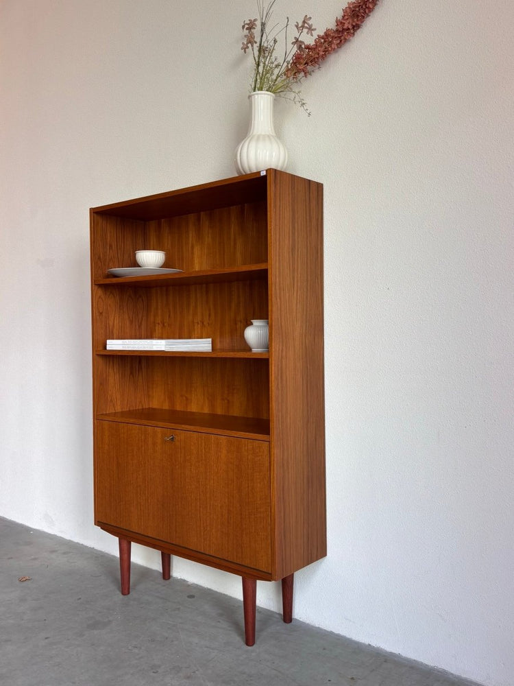 
                  
                    Vintage boekenkast met klep teak - LOUI.STORE
                  
                