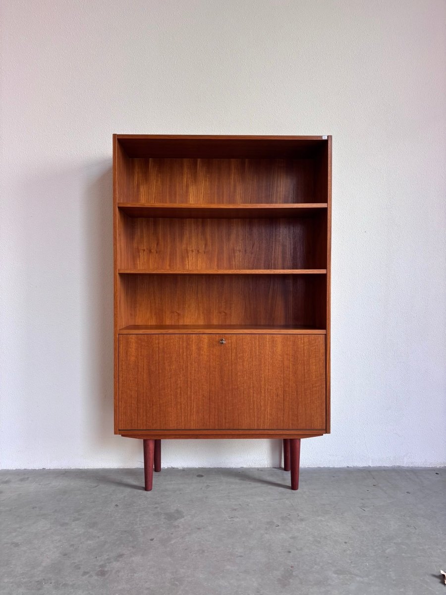 
                  
                    Vintage boekenkast met klep teak - LOUI.STORE
                  
                