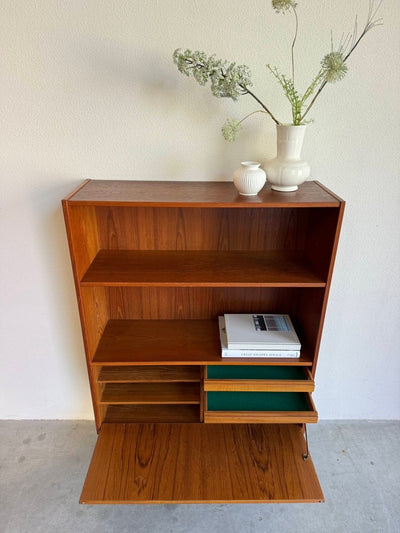 
                  
                    Vintage boekenkast met klep teak - LOUI.STORE
                  
                