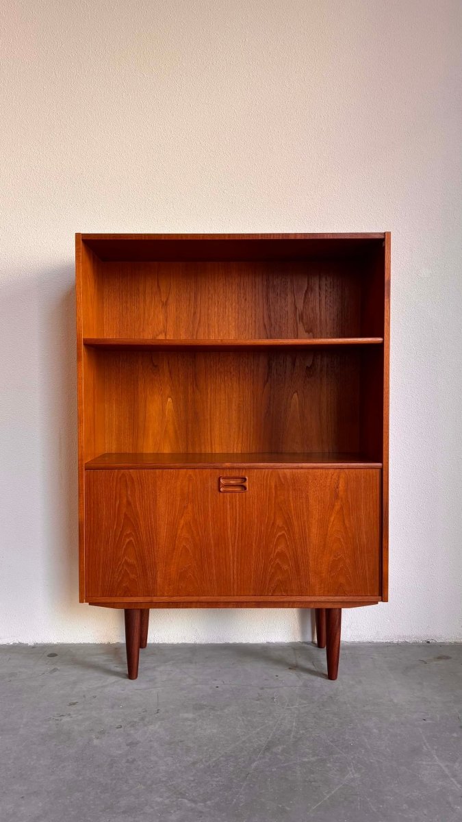 
                  
                    Vintage boekenkast met klep teak - LOUI.STORE
                  
                