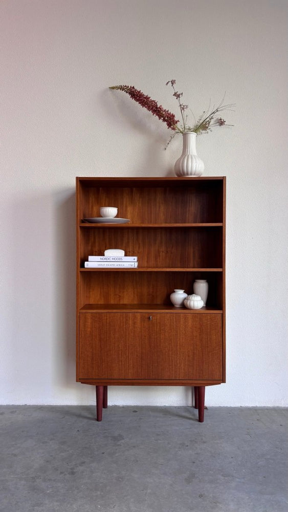 
                  
                    Vintage boekenkast met klep teak - LOUI.STORE
                  
                