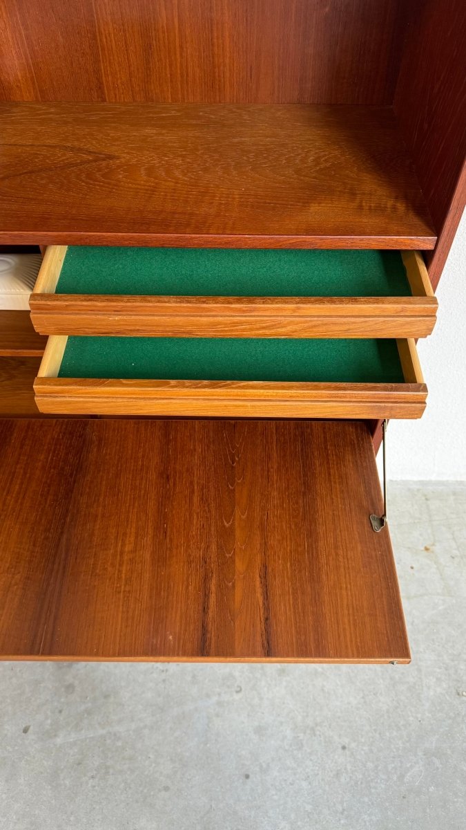 
                  
                    Vintage boekenkast met klep teak - LOUI.STORE
                  
                