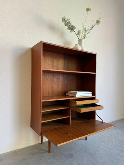 
                  
                    Vintage boekenkast met klep teak - LOUI.STORE
                  
                