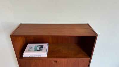 
                  
                    Vintage boekenkast met klep teak - LOUI.STORE
                  
                