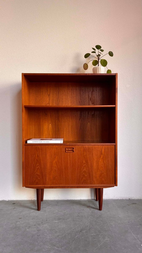 
                  
                    Vintage boekenkast met klep teak - LOUI.STORE
                  
                