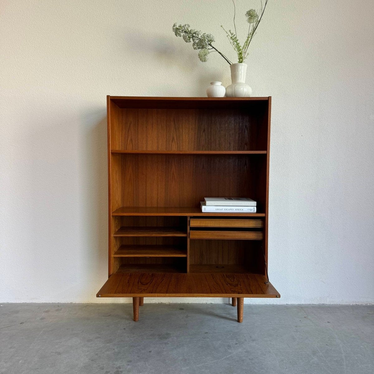 Vintage boekenkast met klep teak - LOUI.STORE