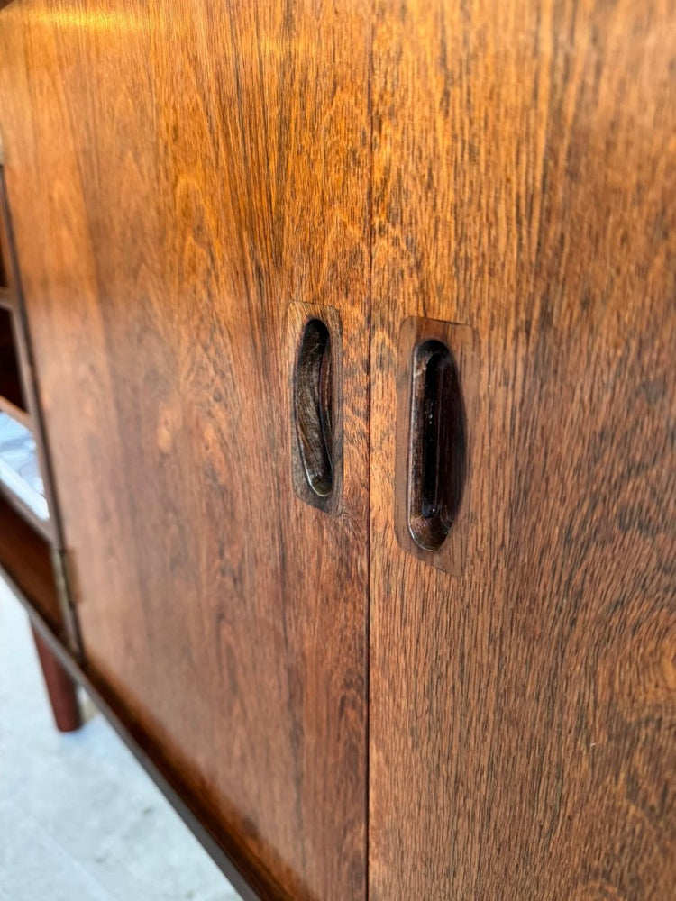 
                  
                    Vintage boekenkast met licht en bar - palissander - LOUI.STORE
                  
                