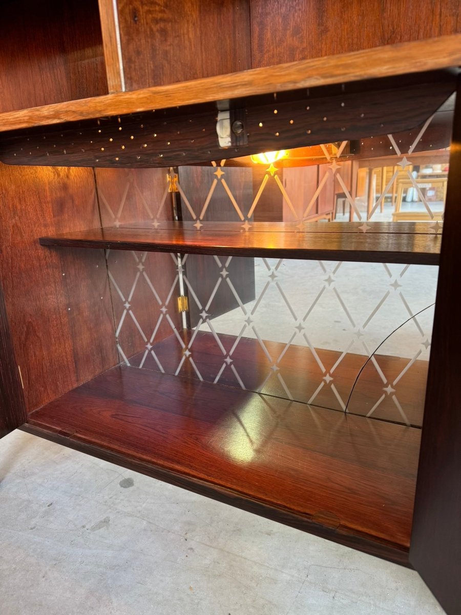 
                  
                    Vintage boekenkast met licht en bar - palissander - LOUI.STORE
                  
                