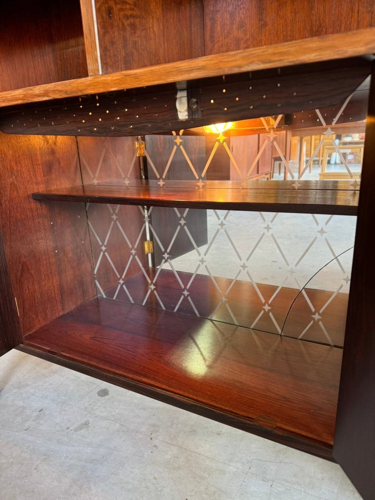 
                  
                    Vintage boekenkast met licht en bar - palissander - LOUI.STORE
                  
                