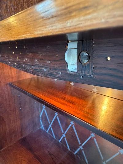 
                  
                    Vintage boekenkast met licht en bar - palissander - LOUI.STORE
                  
                