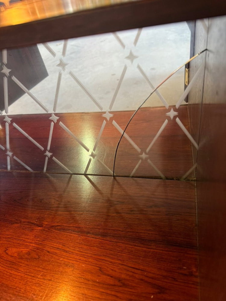 
                  
                    Vintage boekenkast met licht en bar - palissander - LOUI.STORE
                  
                