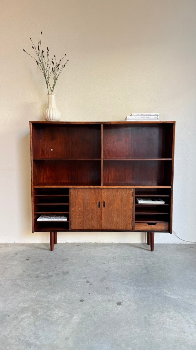 
                  
                    Vintage boekenkast met licht en bar - palissander - LOUI.STORE
                  
                