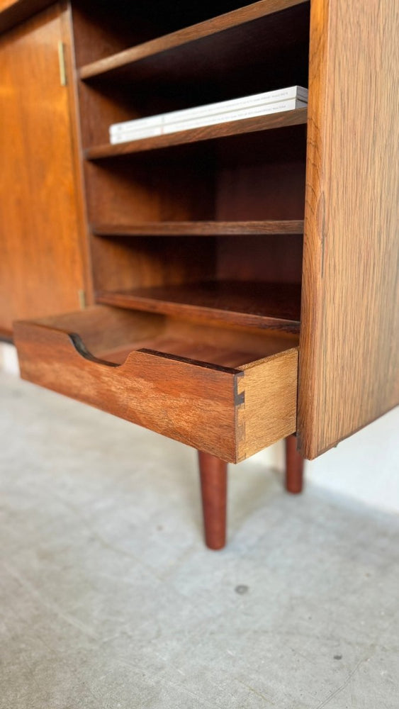 
                  
                    Vintage boekenkast met licht en bar - palissander - LOUI.STORE
                  
                