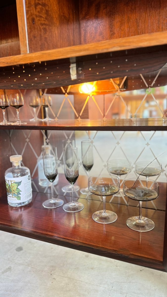 
                  
                    Vintage boekenkast met licht en bar - palissander - LOUI.STORE
                  
                