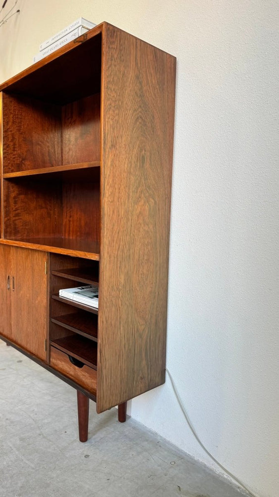 
                  
                    Vintage boekenkast met licht en bar - palissander - LOUI.STORE
                  
                