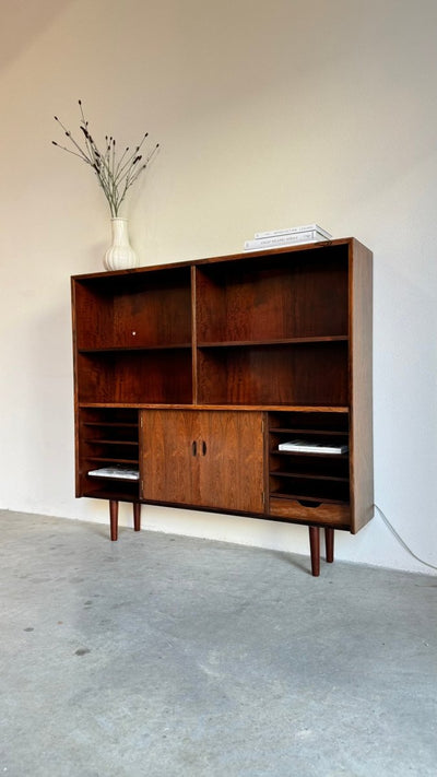 
                  
                    Vintage boekenkast met licht en bar - palissander - LOUI.STORE
                  
                