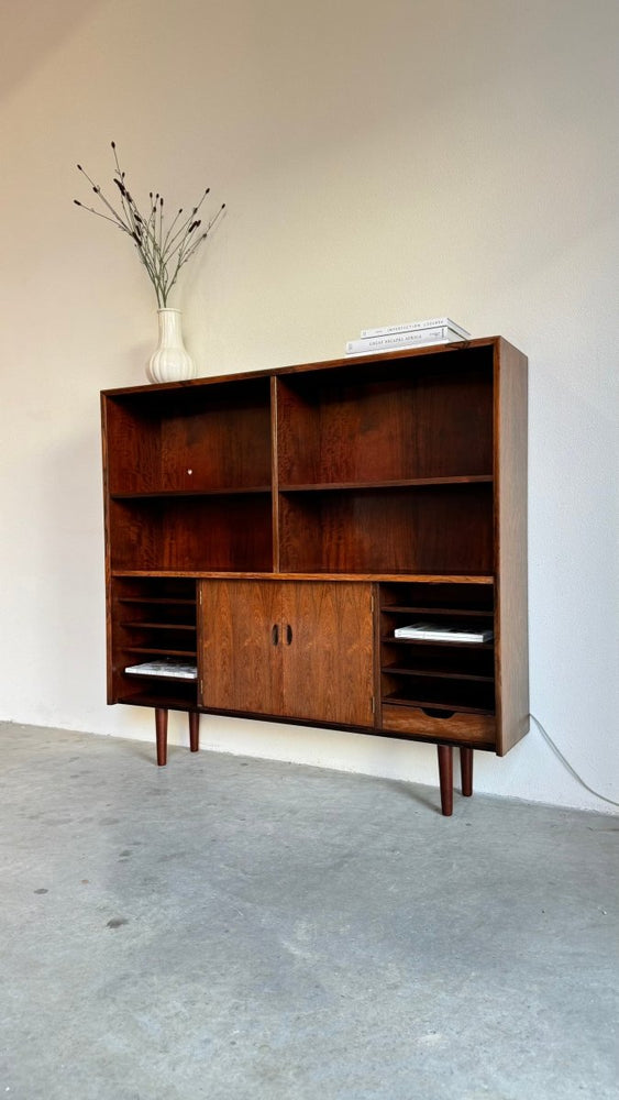 
                  
                    Vintage boekenkast met licht en bar - palissander - LOUI.STORE
                  
                