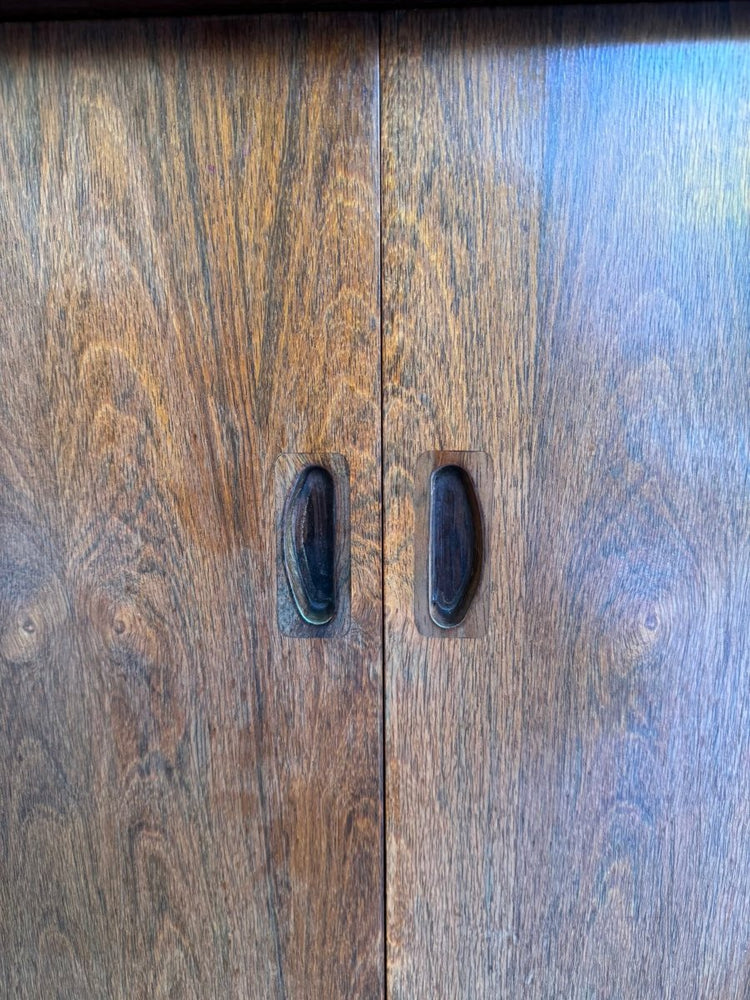 
                  
                    Vintage boekenkast met licht en bar - palissander - LOUI.STORE
                  
                