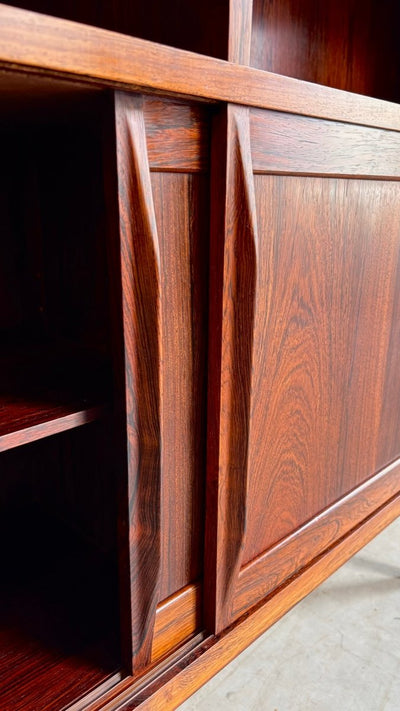 
                  
                    Vintage boekenkast met schuifdeuren palissander - LOUI.STORE
                  
                