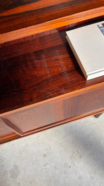 
                  
                    Vintage boekenkast met schuifdeuren palissander - LOUI.STORE
                  
                