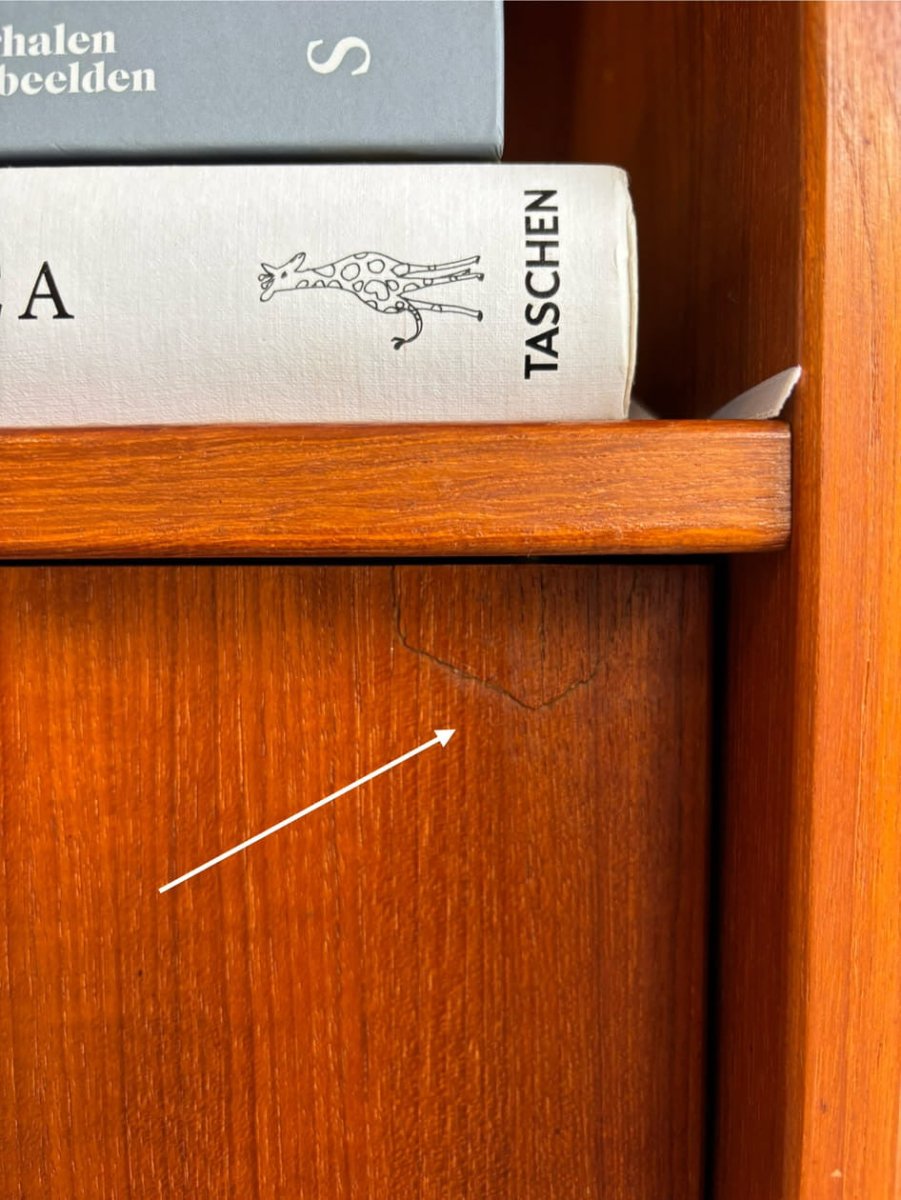 
                  
                    Vintage boekenkast met schuifdeurtjes - LOUI.STORE
                  
                