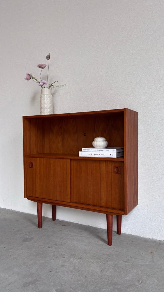 
                  
                    Vintage boekenkast met schuifdeurtjes - LOUI.STORE
                  
                