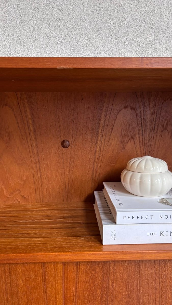 
                  
                    Vintage boekenkast met schuifdeurtjes - LOUI.STORE
                  
                