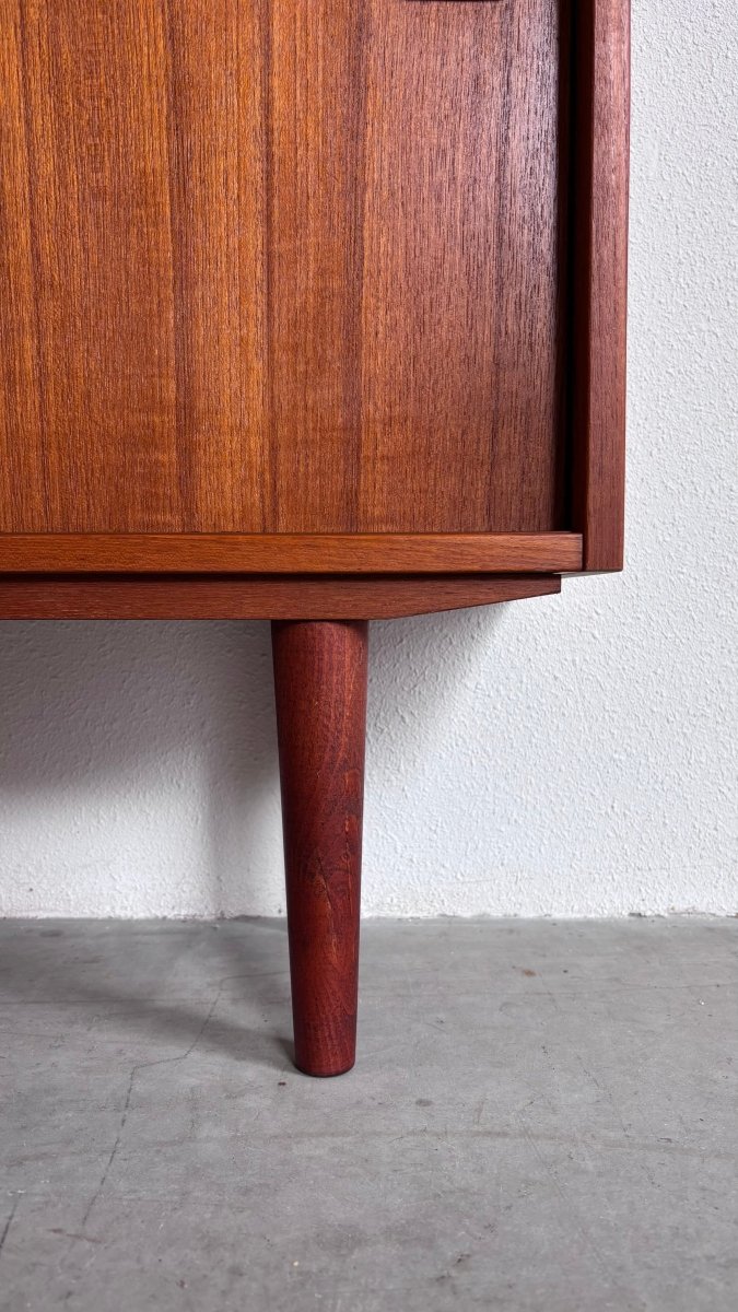
                  
                    Vintage boekenkast met schuifdeurtjes - LOUI.STORE
                  
                