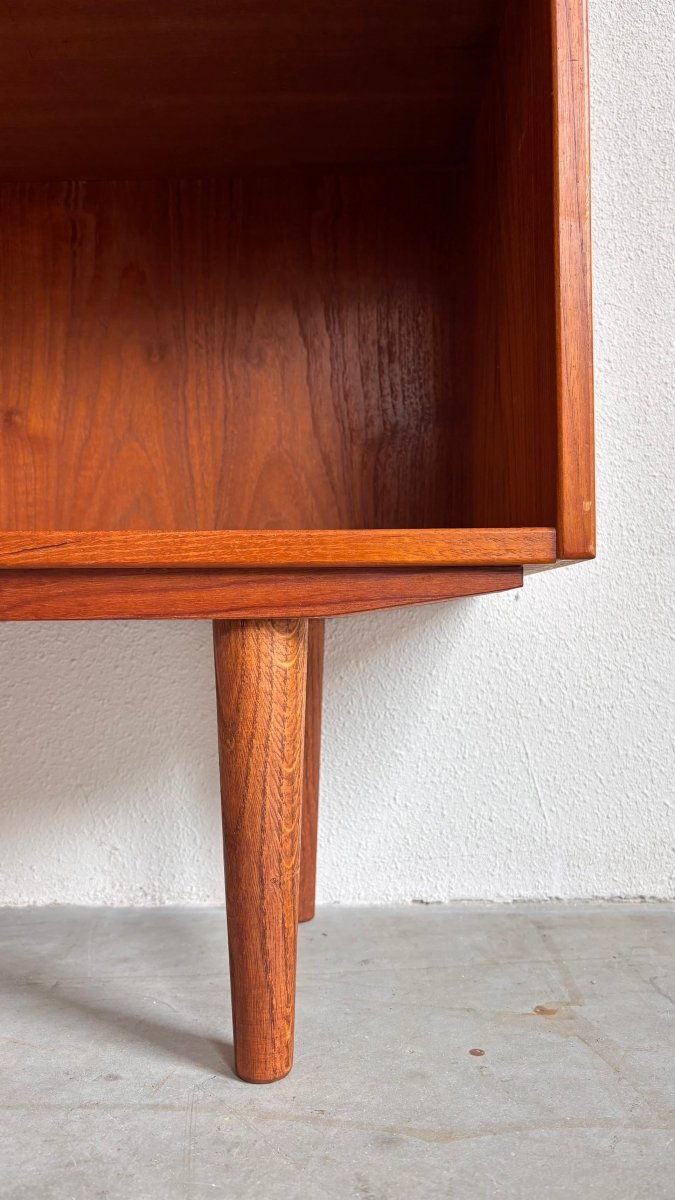 
                  
                    Vintage boekenkast met schuifdeurtjes - LOUI.STORE
                  
                