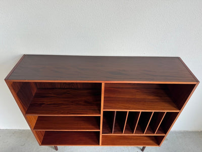 
                  
                    Vintage boekenkast met vinyl vakken palissander - LOUI.STORE
                  
                