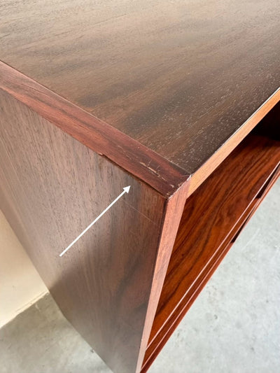 
                  
                    Vintage boekenkast met vinyl vakken palissander - LOUI.STORE
                  
                