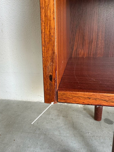
                  
                    Vintage boekenkast met vinyl vakken palissander - LOUI.STORE
                  
                