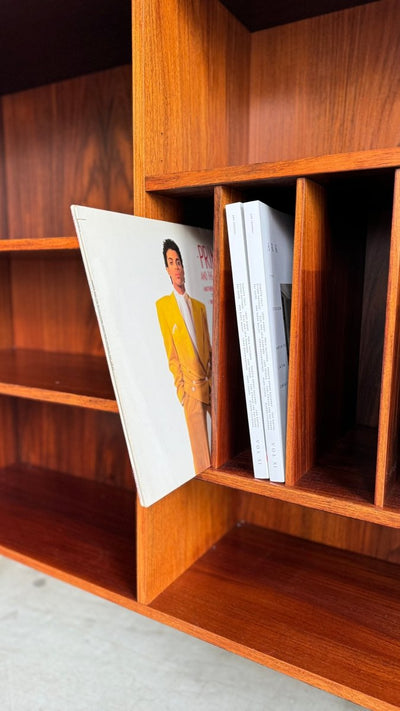 
                  
                    Vintage boekenkast met vinyl vakken palissander - LOUI.STORE
                  
                