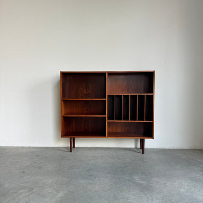 
                  
                    Vintage boekenkast met vinyl vakken palissander - LOUI.STORE
                  
                