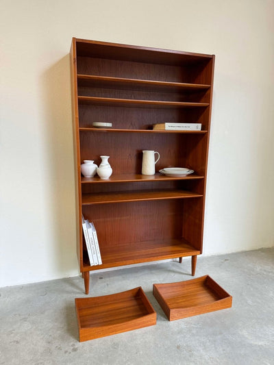 
                  
                    Vintage boekenkast open lades - LOUI.STORE
                  
                