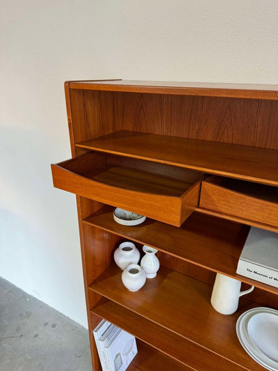 
                  
                    Vintage boekenkast open lades - LOUI.STORE
                  
                