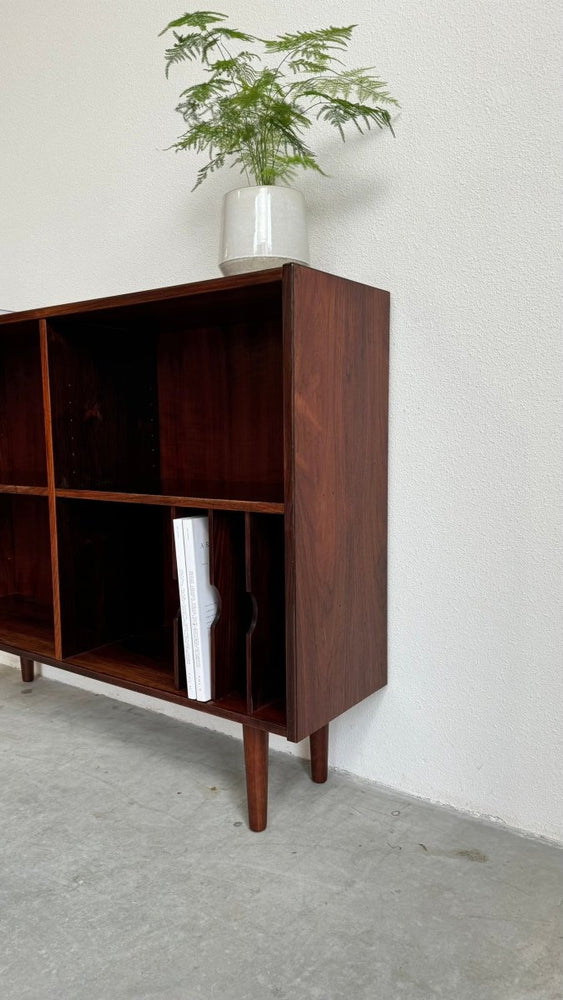 
                  
                    Vintage boekenkast palissander met vinyl compartment - LOUI.STORE
                  
                