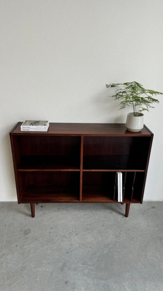 
                  
                    Vintage boekenkast palissander met vinyl compartment - LOUI.STORE
                  
                