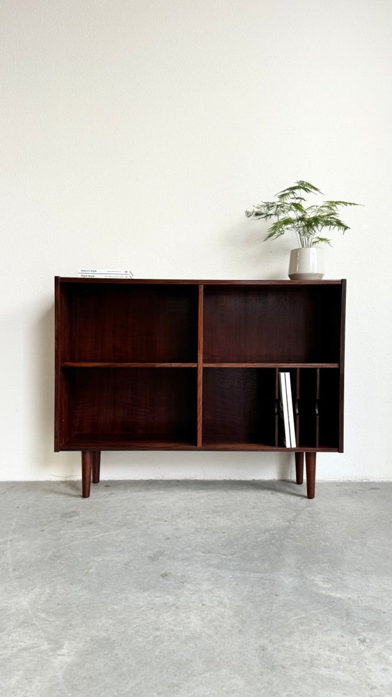 
                  
                    Vintage boekenkast palissander met vinyl compartment - LOUI.STORE
                  
                