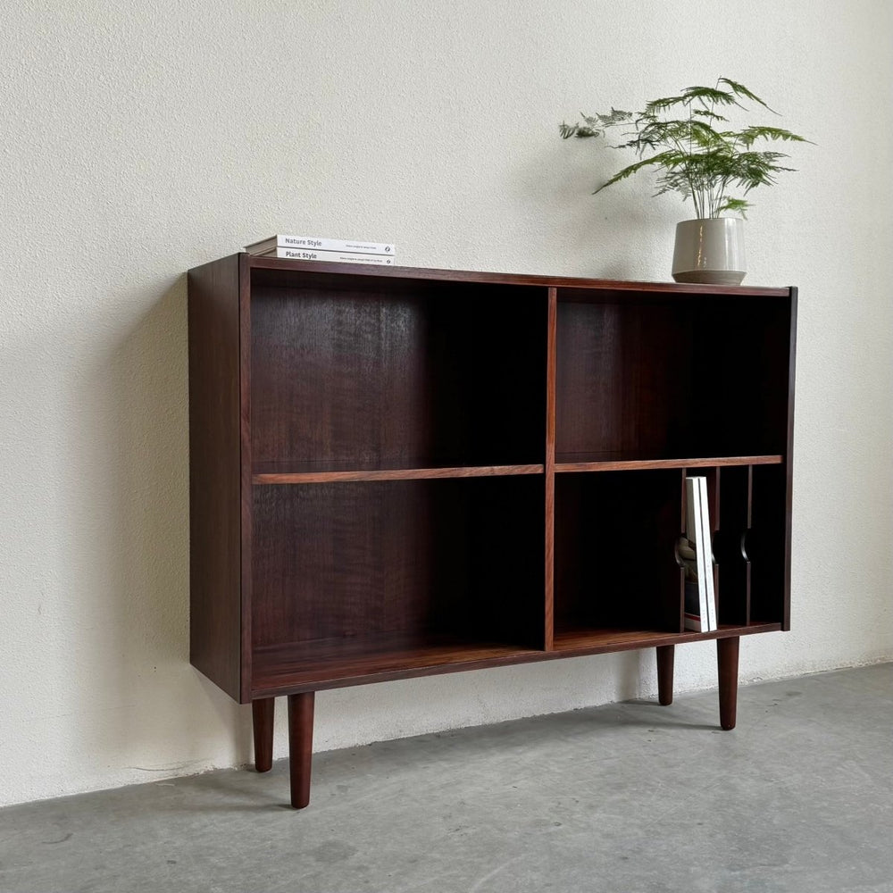 Vintage boekenkast palissander met vinyl compartment - LOUI.STORE