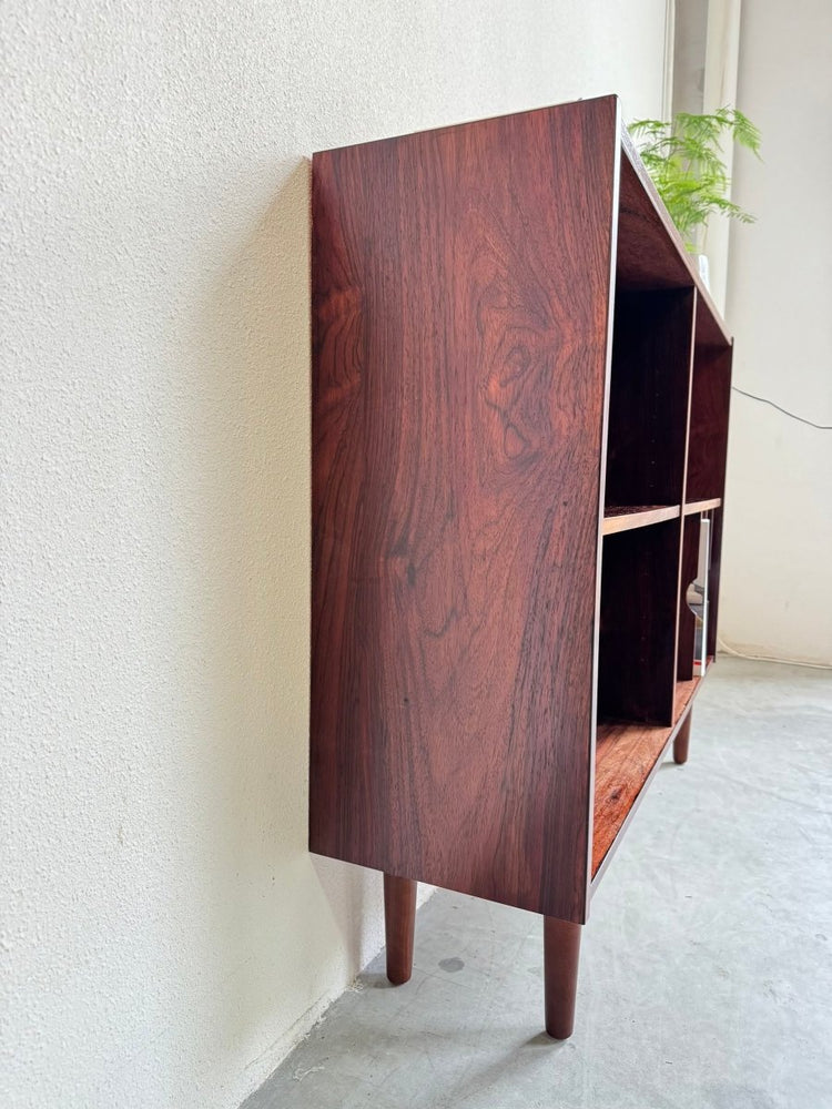 
                  
                    Vintage boekenkast palissander met vinyl compartment - LOUI.STORE
                  
                