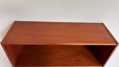 
                  
                    Vintage boekenkast schuifdeuren teak - LOUI.STORE
                  
                