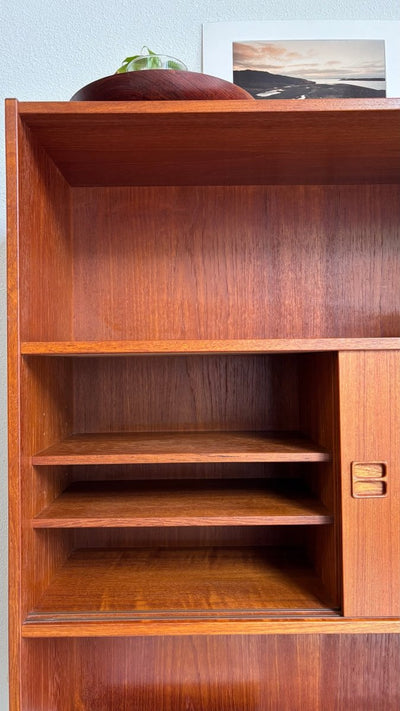 
                  
                    Vintage boekenkast schuifdeuren teak - LOUI.STORE
                  
                