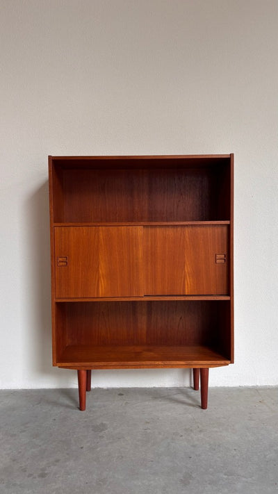 
                  
                    Vintage boekenkast schuifdeuren teak - LOUI.STORE
                  
                