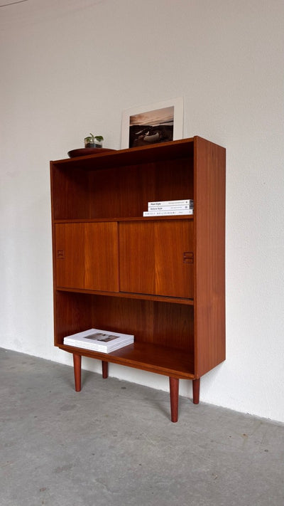 
                  
                    Vintage boekenkast schuifdeuren teak - LOUI.STORE
                  
                