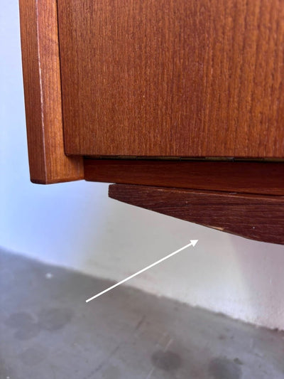 
                  
                    Vintage boekenkast schuifdeur+klep teak - LOUI.STORE
                  
                