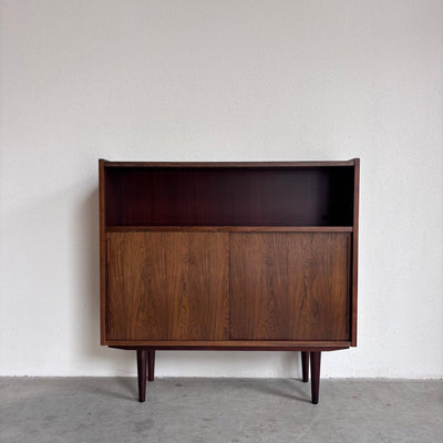 
                  
                    Vintage boekenkast schuifdeurtjes palissander - LOUI
                  
                