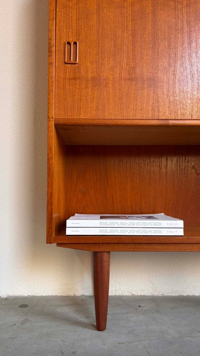 
                  
                    vintage boekenkast schuifdeurtjes teak - LOUI.STORE
                  
                